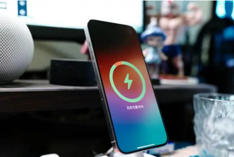泸定苹果15换屏服务分享用什么充电器给iPhone15充电更好 